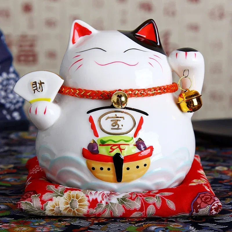 Gato Japonés con Oreja Negra