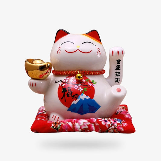 Maneki Neko con Una Montaña